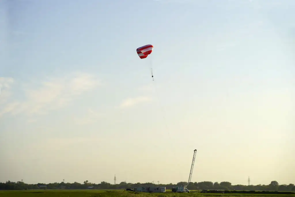 Panoramic shot of a Skysails kite with ground station.